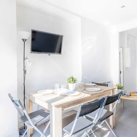 Charming - 2br-6p - Bastille *