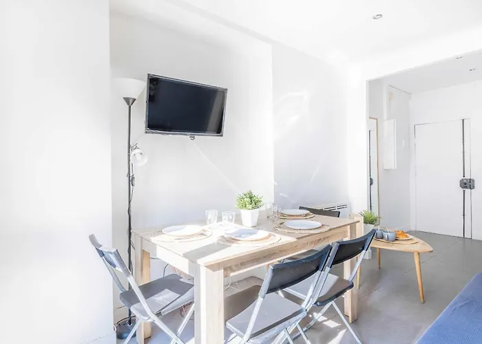 Charming - 2br-6p - Bastille *